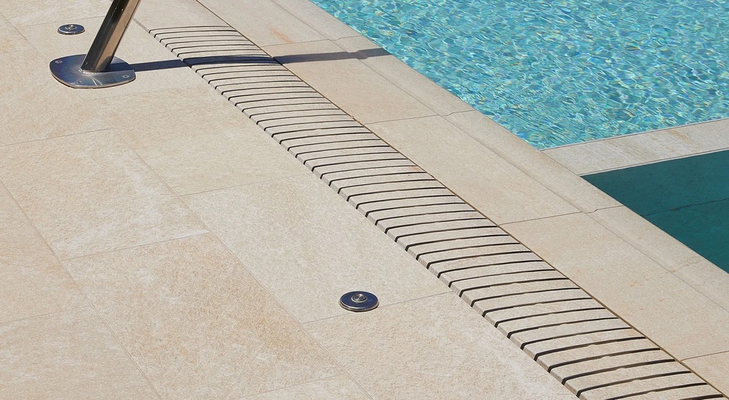 PORCELAIN CURVED POOL OVERFLOW TILES SIZE 24.5 CM X 49.5 CM ICONIC WHITE