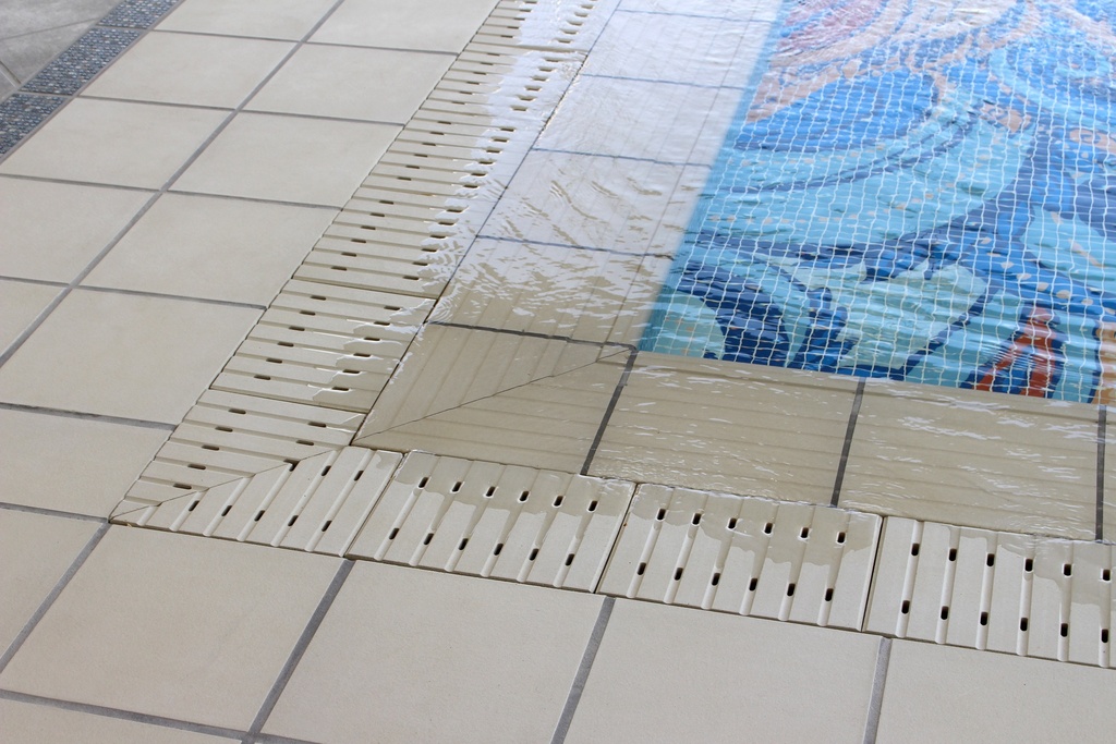 TERRACOTTA ROUNDED POOL EDGE TILES 33 X 33 COTTO BLANCO